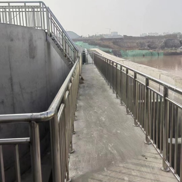 河道不銹鋼護(hù)欄